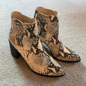 ‼️LAST CHANCE‼️ STEVE MADDEN SNAKESKIN BOOTIES